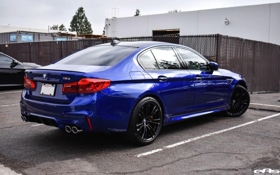  BMW M5 Marina Bay Blue by EAS (F90) 2018 года  (фото 3 из 34)